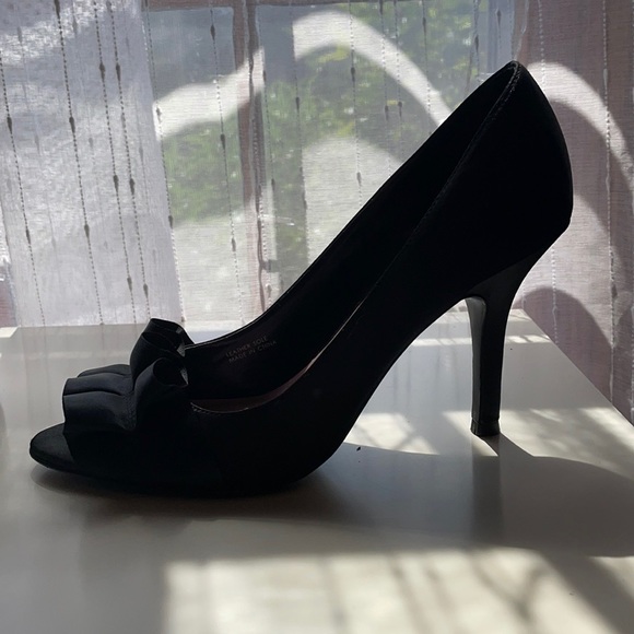 Satin Tahari Peep Toe Black Sloan Heel 8.5 - Picture 3 of 5